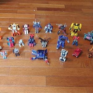 Up for sale a very nice Transformers / Gi Joe lot